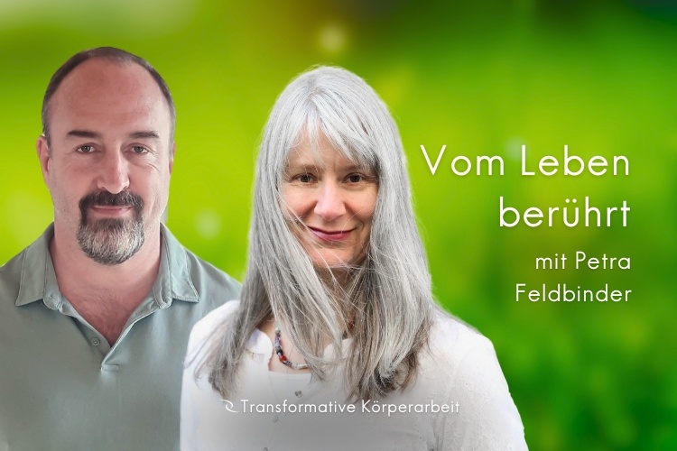 Petra Feldbinder und Boris Urlbauer vor grünem Hintergrund – Podcastfolge über Ehrliches Mitteilen